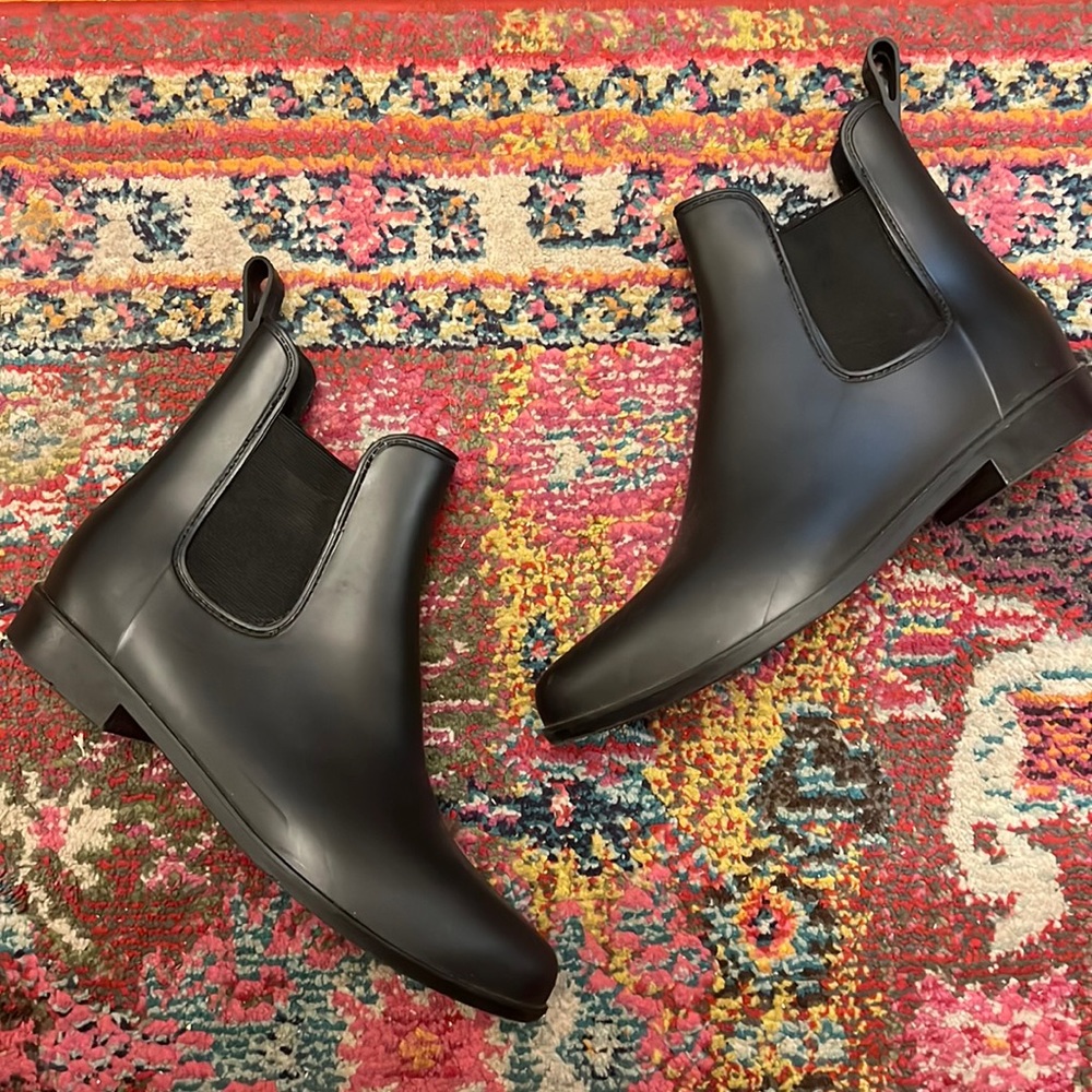 Women’s size 11 black rubber rain Chelsea boot